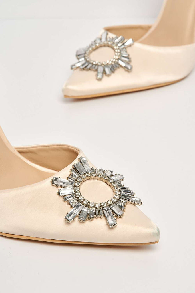 Girona Diamante Brooch Pointed Toe Spool Heel Court Shoe in Cream Heels Miss Diva 